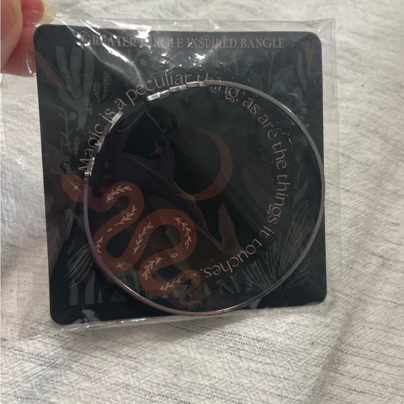 Greater Jungle Inspired Bangle Bracelet - Picture 1 of 4